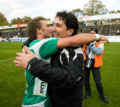  Ljungskile är klara för Allsvenskan, jubel. Richard Jansson och David Wilson, tränare. Glädje.