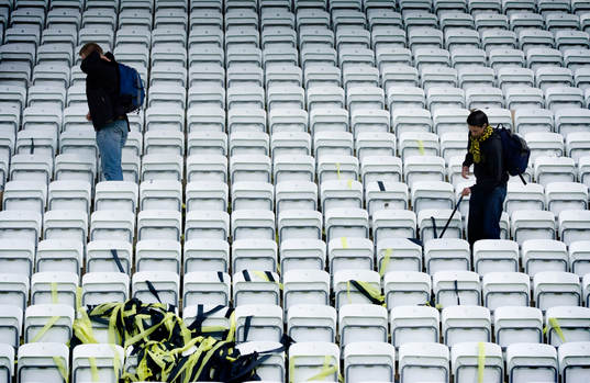 Deppiga Häckenfans, Getingar