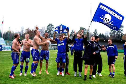  Champangesprut och jubel efter att Sundsvall gått upp i allsvenskan.