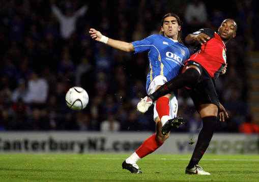 Pedro Mendes, Portsmouth och  Benni McCarthy, Blackburn