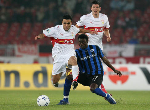 Yildiray Bastuerk, Stuttgart och Andrew  Sinkala, Paderborn