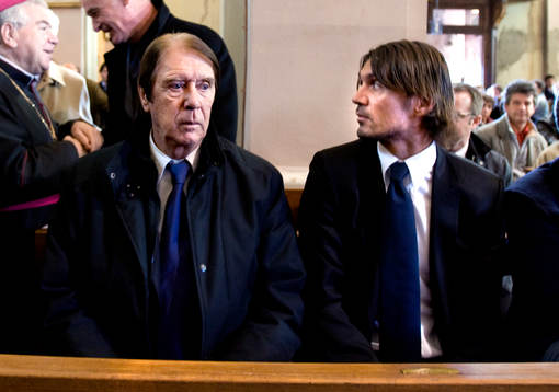  Cesare Maldini, Paolo Maldini, Roberto Donadoni syns hälsa på prästen.