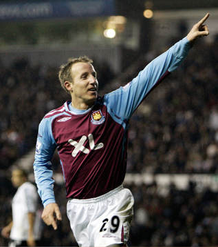  Lee Bowyer, West Ham, jubel.