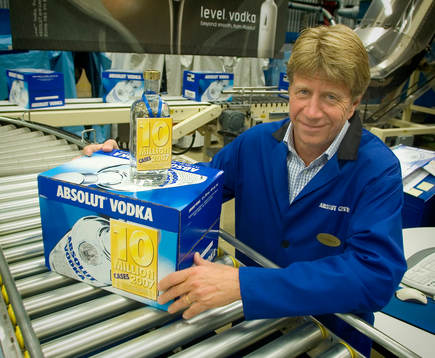 10 miljonte kartongen Absolut. Fabrikschef, Krister Asplund