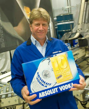 10 miljonte kartongen Absolut. Fabrikschef, Krister Asplund