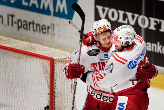 Jonathan Hedström, Timrå, och Petr Tenkrat jublar