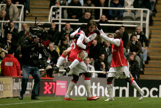  Emmanuel Adebayor, Tomas Rosicky och Lassana Diarra, jubel.
