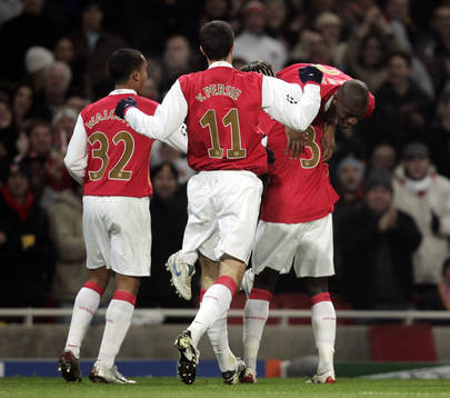  Abou Diaby, Theo Walcott, Robin Van Persie och  Bacary Sagna, Arsenal, jubel.