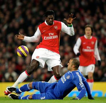 Emmanuel Adebayor och Alex