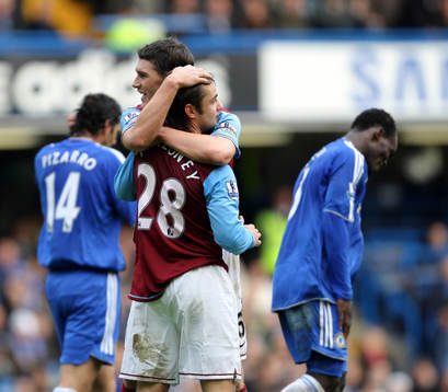  Shaun Maloney, Aston Villa jubel efter mål med Gareth Barry.