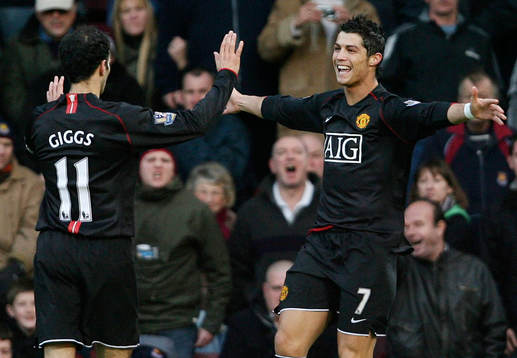  Cristiano Ronaldo jubel med Ryan Giggs efter sitt mål.