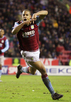  Curtis Davies jubel efter första målet för Aston Villa.