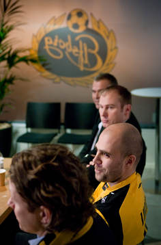Fotboll, Allsvenskan, Presskonferens i Borås. Elfsborg presenterar sitt nyförvärv från Häcken Teddy Lucic. bakifrån Tore Stenbäcken, tränare Magnus Haglund, Teddy Lucic och sportchefen Stefan Andersson