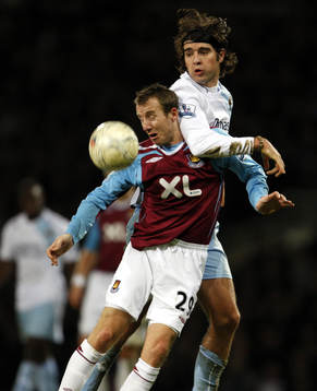  Lee Bowyer, West Ham och Vedran Corluka, Manchester