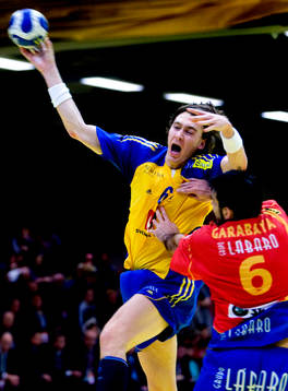Jonas Källman, Sverige, tar skott