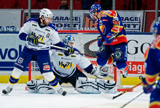 Per Gustafsson, HV71, Stefan Liv, målvakt, HV71, och Pär