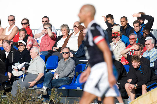  Många hade kommit för att se Henrik Larsson.