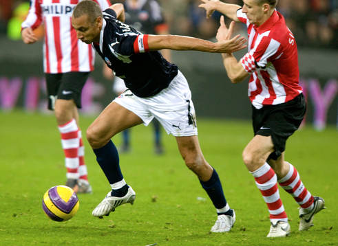  Henrik Larsson, Helsingborg och Timmy Simons, Eindhoven.