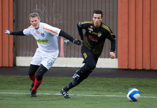 Fisnik Alej rycker loss och på hörnan gör IFK 0-1