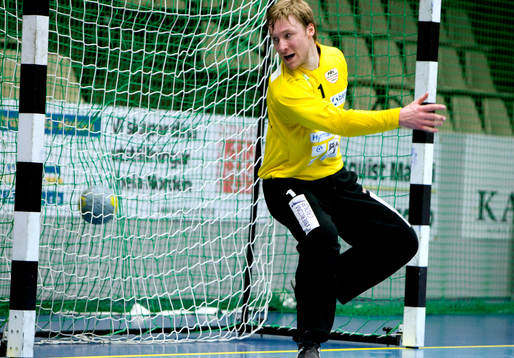 Tomas Drivstedt, målvakt släpper in en boll
