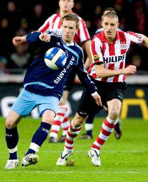  Rasmus Lindgren, Ajax och Timmy Simons, Eindhoven.