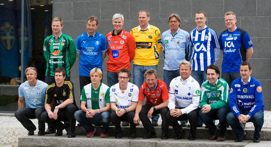 De allsvenska tränarna, bakre raden fr.v. Magnus Pehrsson,