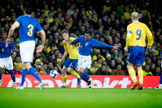 Markus Rosenberg, Sverige, och Gilberto Silva, Brasilien