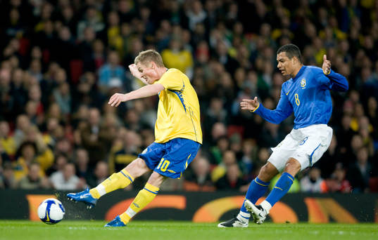 Markus Rosenberg, Sverige, och Gilberto Silva, Brasilien