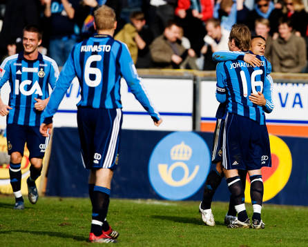  Lance Davids, kramar om Markus Johannesson, efter slutsignalen.