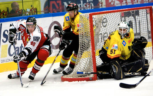 Calle Steen, Malmö mot Johan Thalberg, Västerås målvakt
