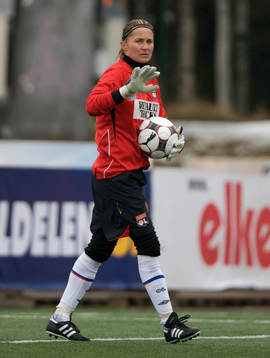  Bente Nordby, Målvakt Lyon