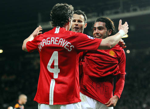  Carlos Tevez, jubel med Ryan Giggs och Owen Hargreaves.