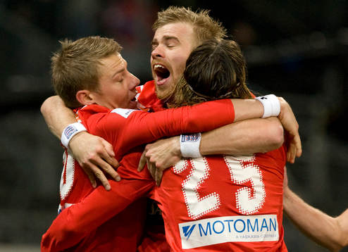  Patrik Ingelsten, Mikael Eklund, och César Santín, Kalmar, jubel efter 0-1.