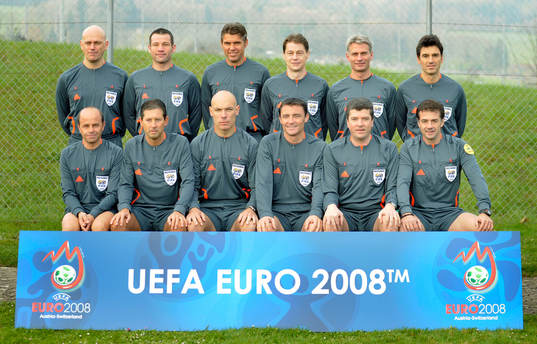  Bakre raden frv, Tom Henning, Norge, Pieter Vink, Holland, Roberto Rosetti, Italien, Lubos Michel, Slovakien, Peter Fröjdfeldt, Sverige, Massimo Busacca, Schweiz.