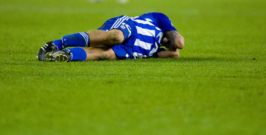 Spark i ansiktet, Pontus Wernbloom träffas av en känga