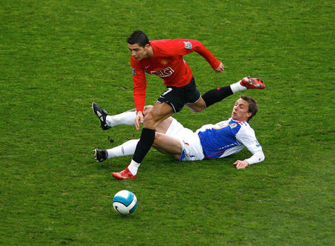  Cristiano Ronaldo, United och Stephen Warnock, Blackburn.
