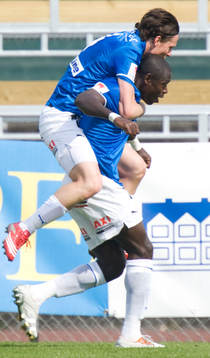  Straff,  Michael Mensah och Kristian Haynes, jubel.