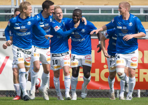  Straff,  Michael Mensah, jubel.