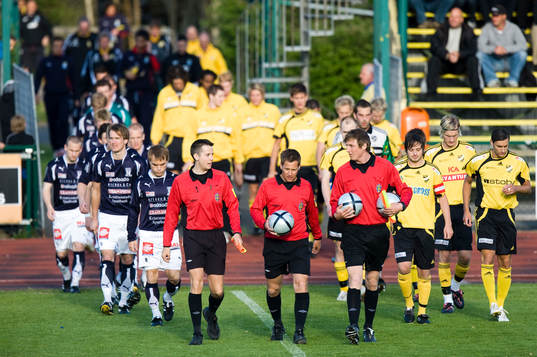 Inmarsch Österås idrottsplats