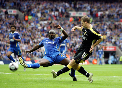 Paul Parry, Cardiff  och Sol Campbell, Portsmouth
