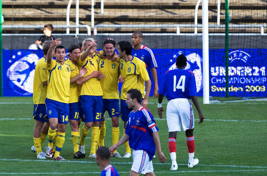  Mål av Mikael Lustig som grattas av Denni Avdic, Gustav Svensson, Guillermo Molins och Ola Toivonen. Jubel.