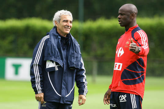  Raymond Domenech, förbundskapten, och Lilian Thuram. 