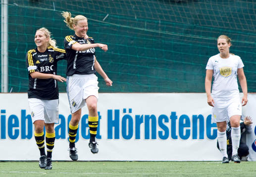  Louise Fors, och Laura Kalmari, AIK jubel efter segermålet 2-1.