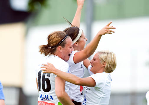  Frida Petersson, Susanne Moberg, Therese Björck, Kristianstad, jubel.