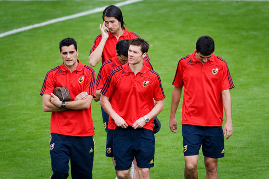 Träning. David Güiza och Xabi Alonso, media