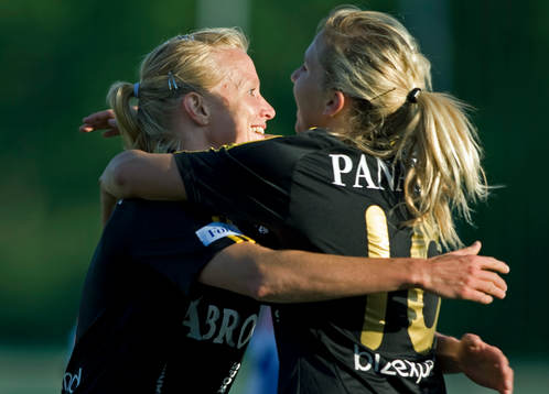  Anne Mäkinen, och Louise Fors, AIK, jubel.   