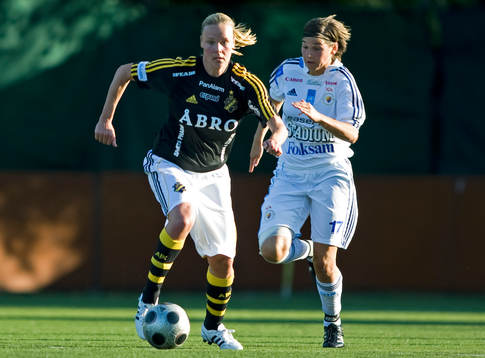  Laura Kalmari, AIK och Ariane Hingst, Djurgården.   