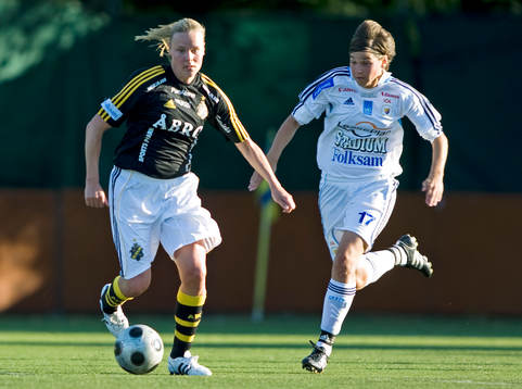  Laura Kalmari, AIK och Ariane Hingst, Djurgården.   
