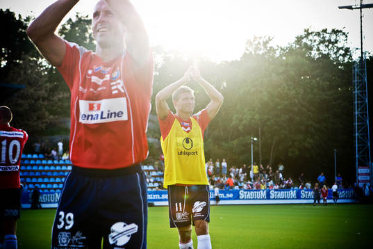  Jubel efter Örgryteseger. Marcus Allbäck, Magnus Källander