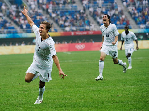  Stuart Holden, USA, jubel efter sitt 0-1-mål.